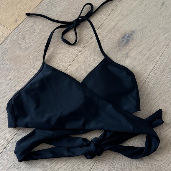 Aerie Classic Black Cross Wrap Bikini Top Medium - Picture 2 of 3